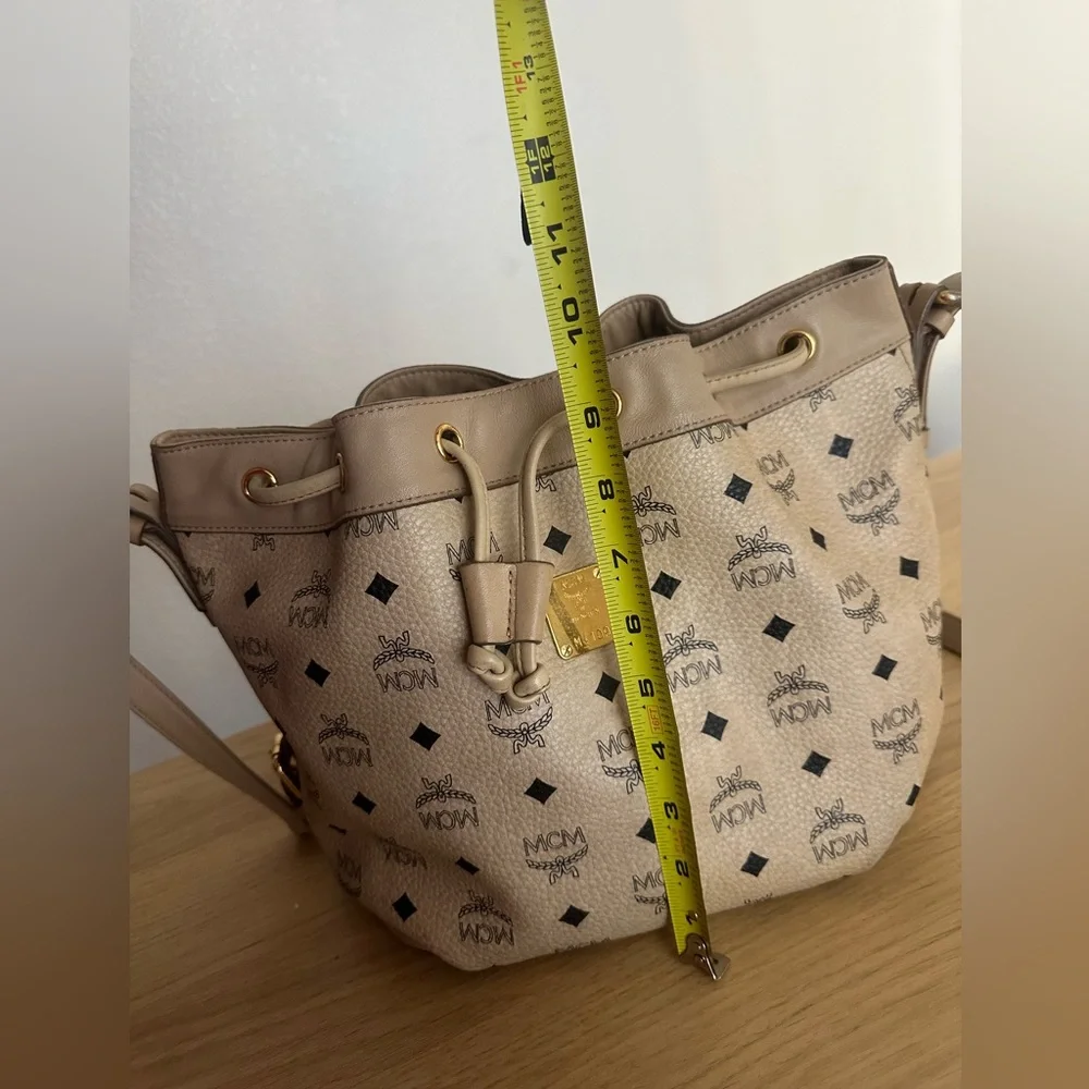 MCM Cream Crossbody Bag with Iconic Logo and Adjustable Strap - Picture 3 of 12